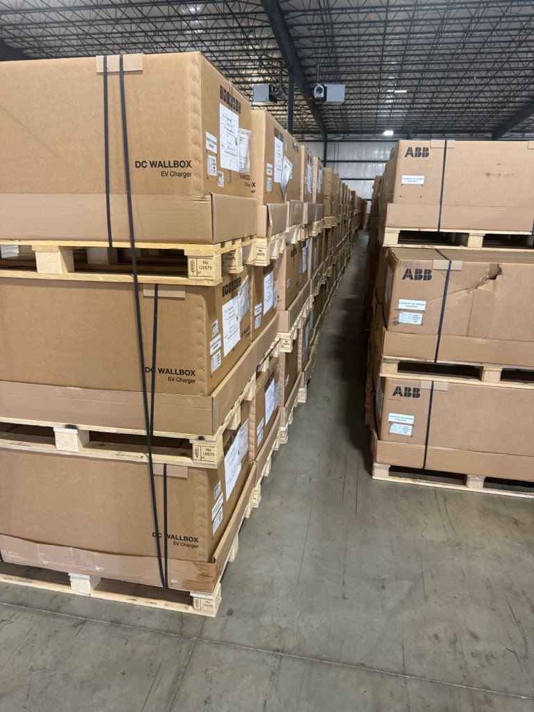 Inventario real de Wall Box ABB embalados en el almacén de Atlanta
