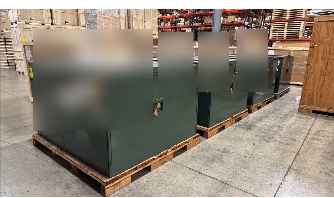 Cuatro gabinetes S and C Type 9B ofrecidos como una línea